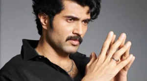 Vijay Deverakonda Spotted in New Look, Fans React