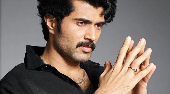 Vijay Deverakonda Spotted in New Look, Fans React